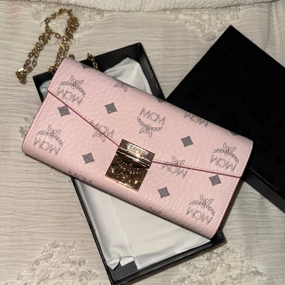 MCM Pink Visetos Wallet on Chain